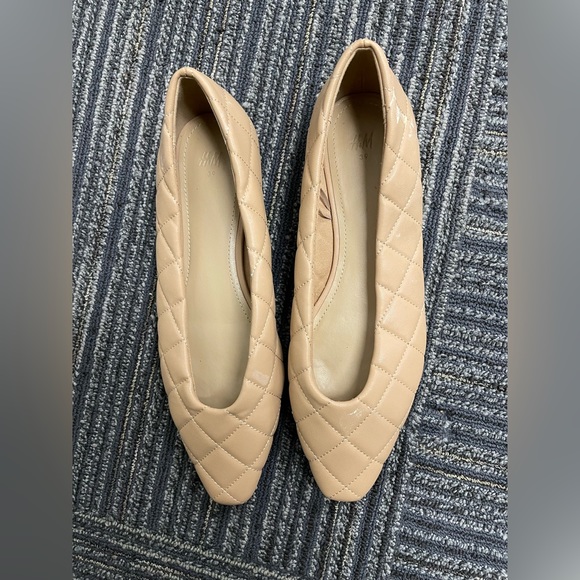 H&M Pointy Beige Flats Size 8